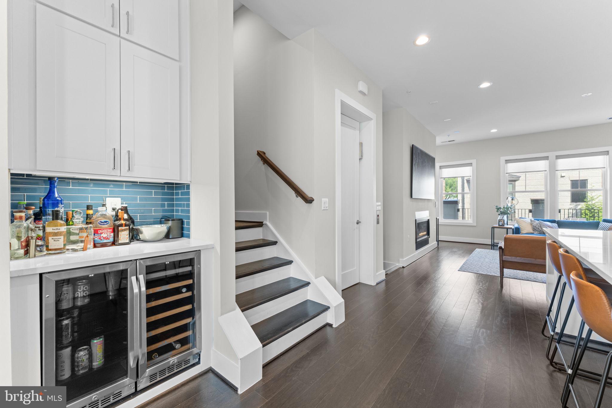 125 MARKET SQUARE NW 4