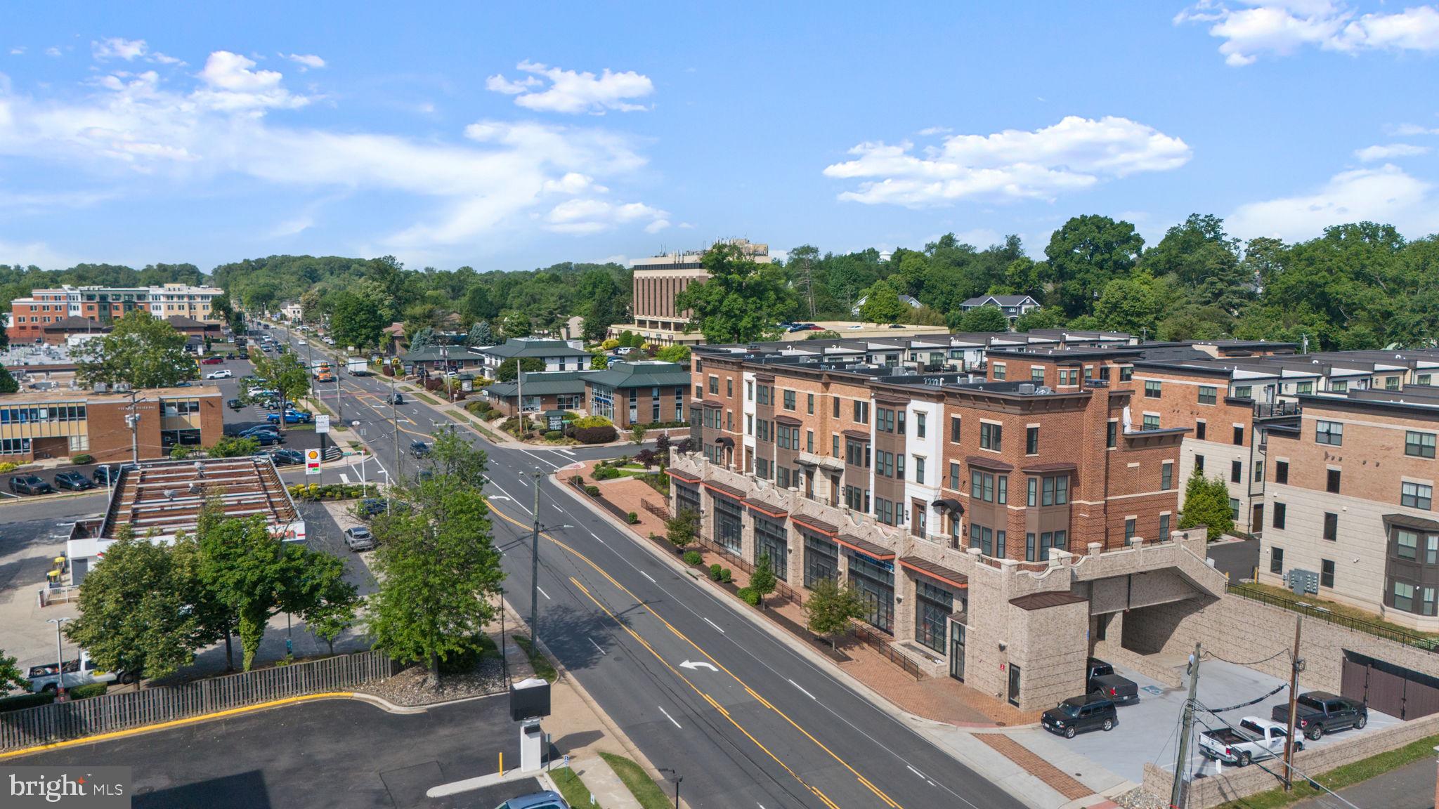 125 MARKET SQUARE NW 4