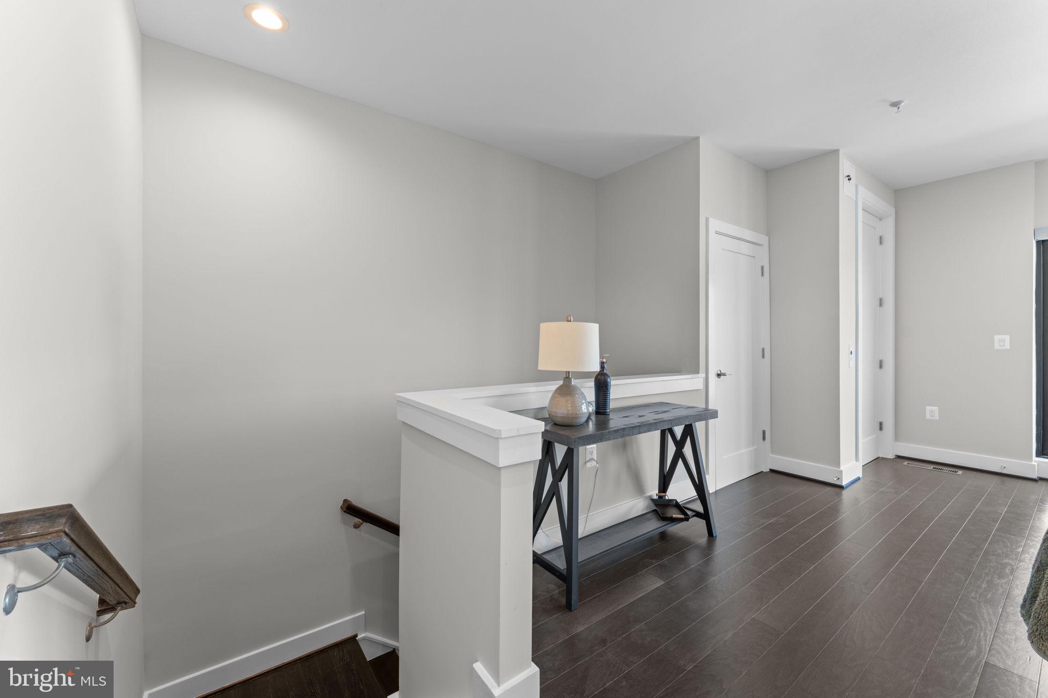 125 MARKET SQUARE NW 4