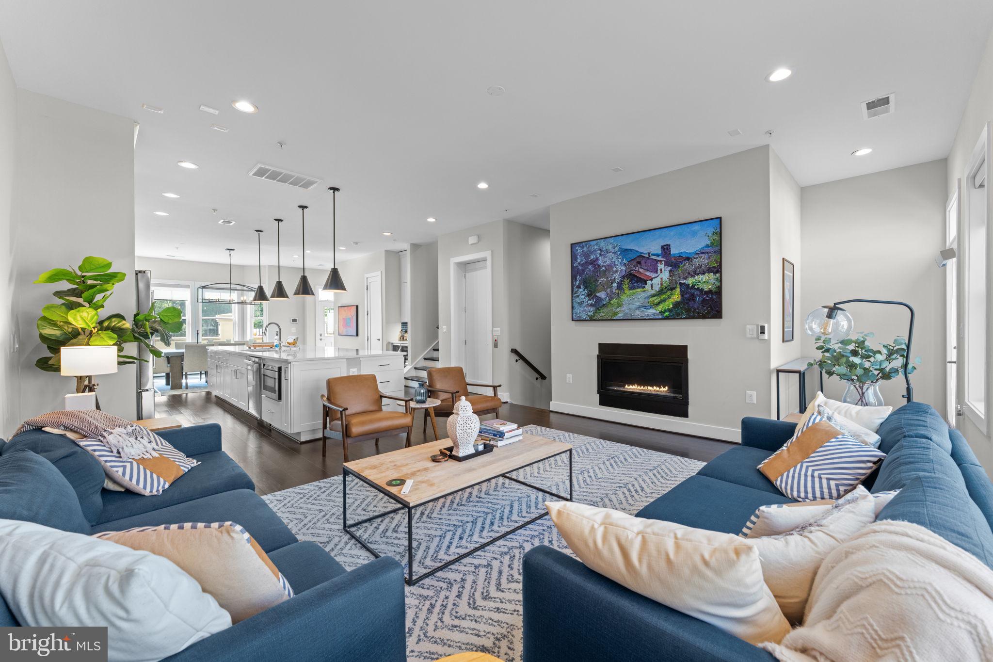 125 MARKET SQUARE NW 4