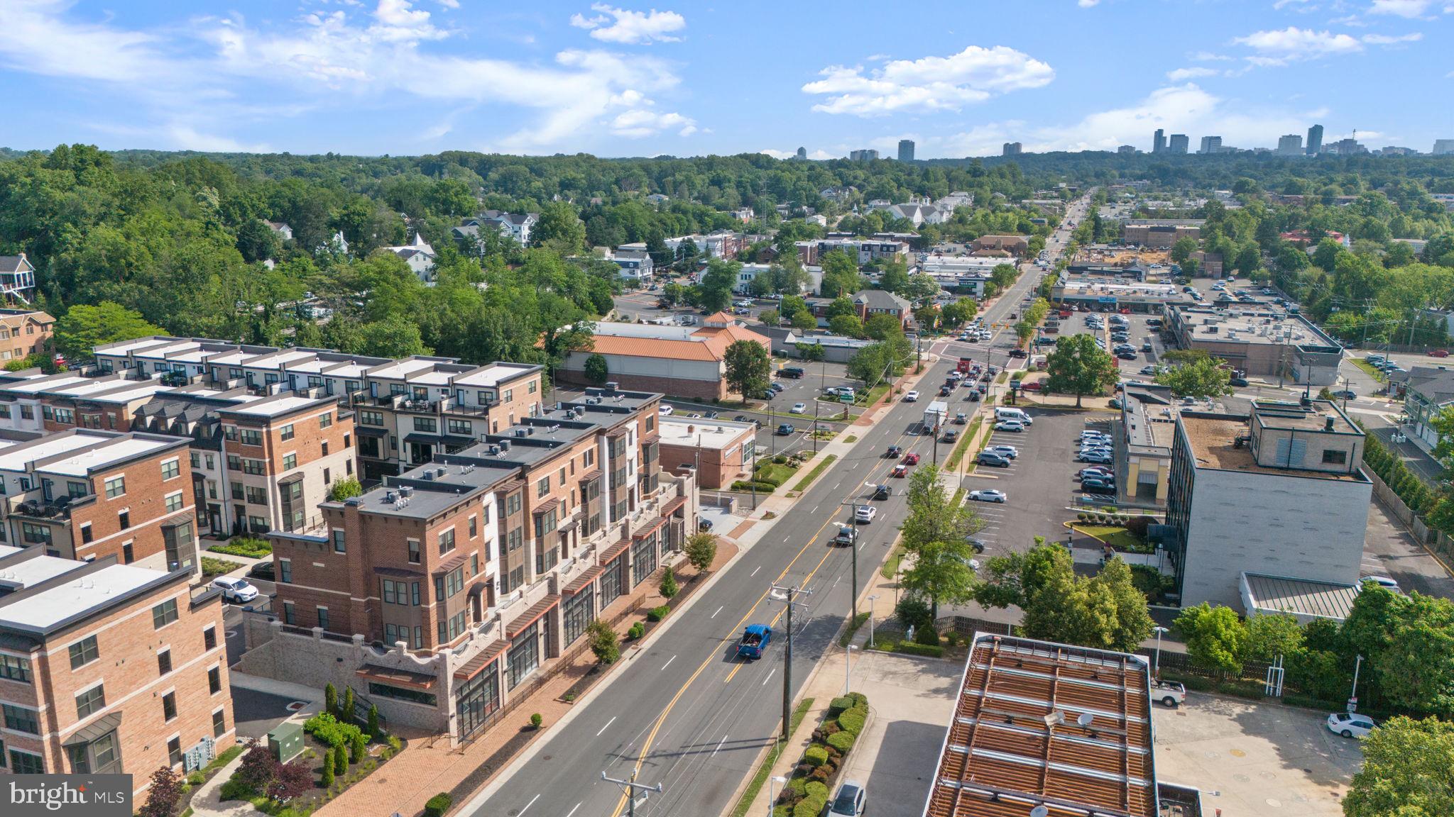 125 MARKET SQUARE NW 4