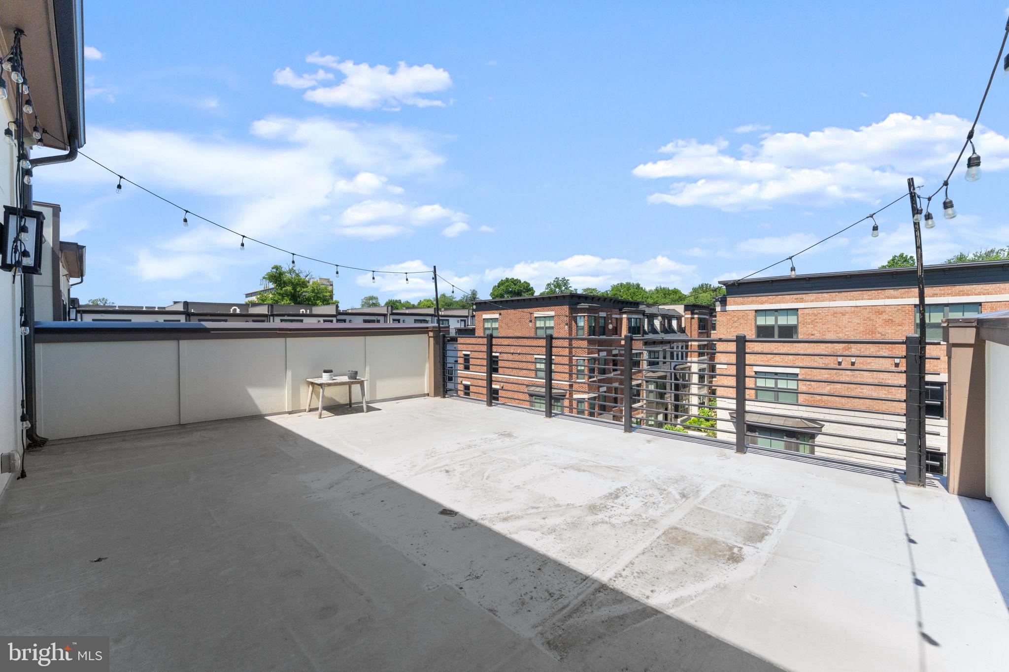 125 MARKET SQUARE NW 4