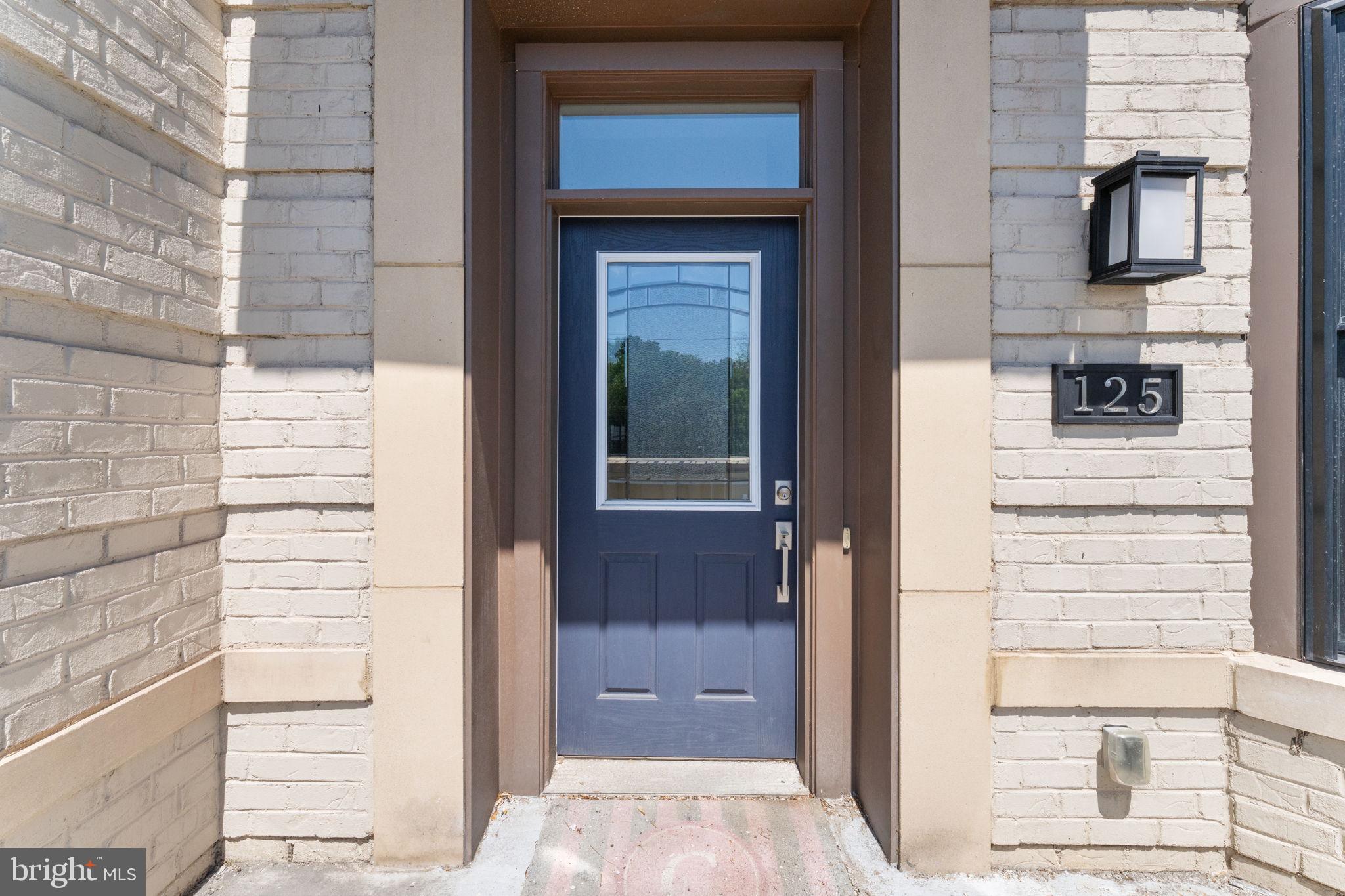 125 MARKET SQUARE NW 4
