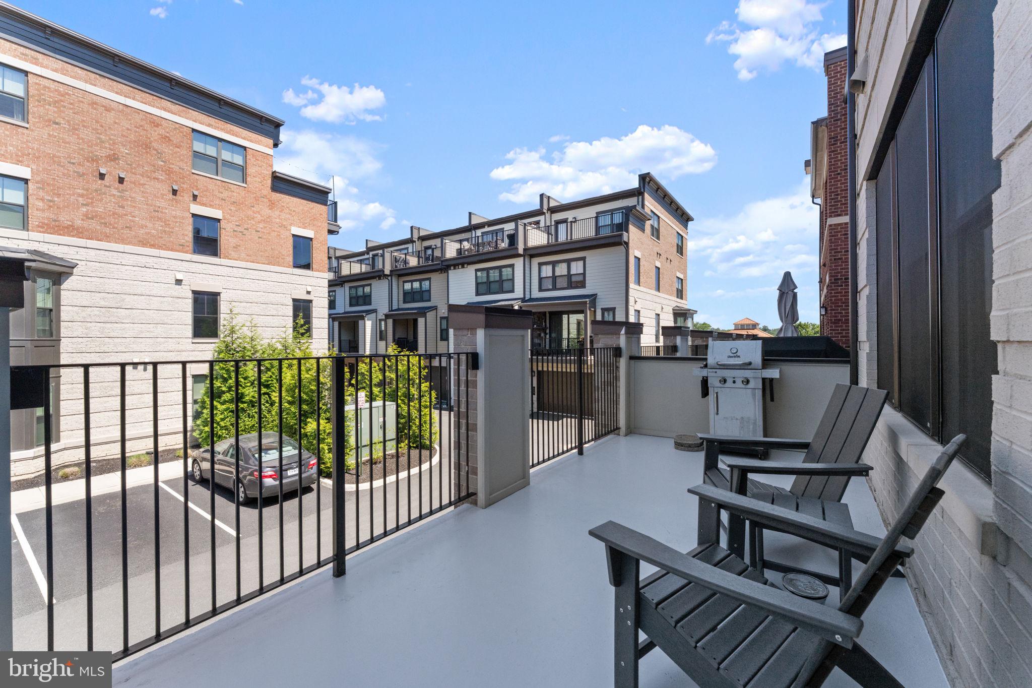 125 MARKET SQUARE NW 4