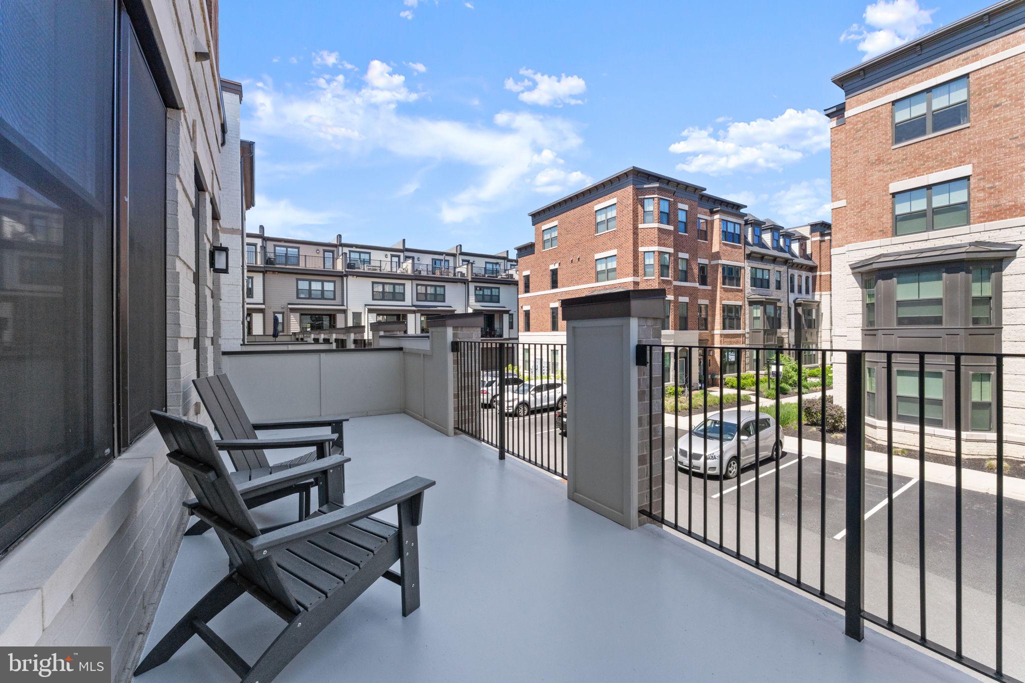 125 MARKET SQUARE NW 4