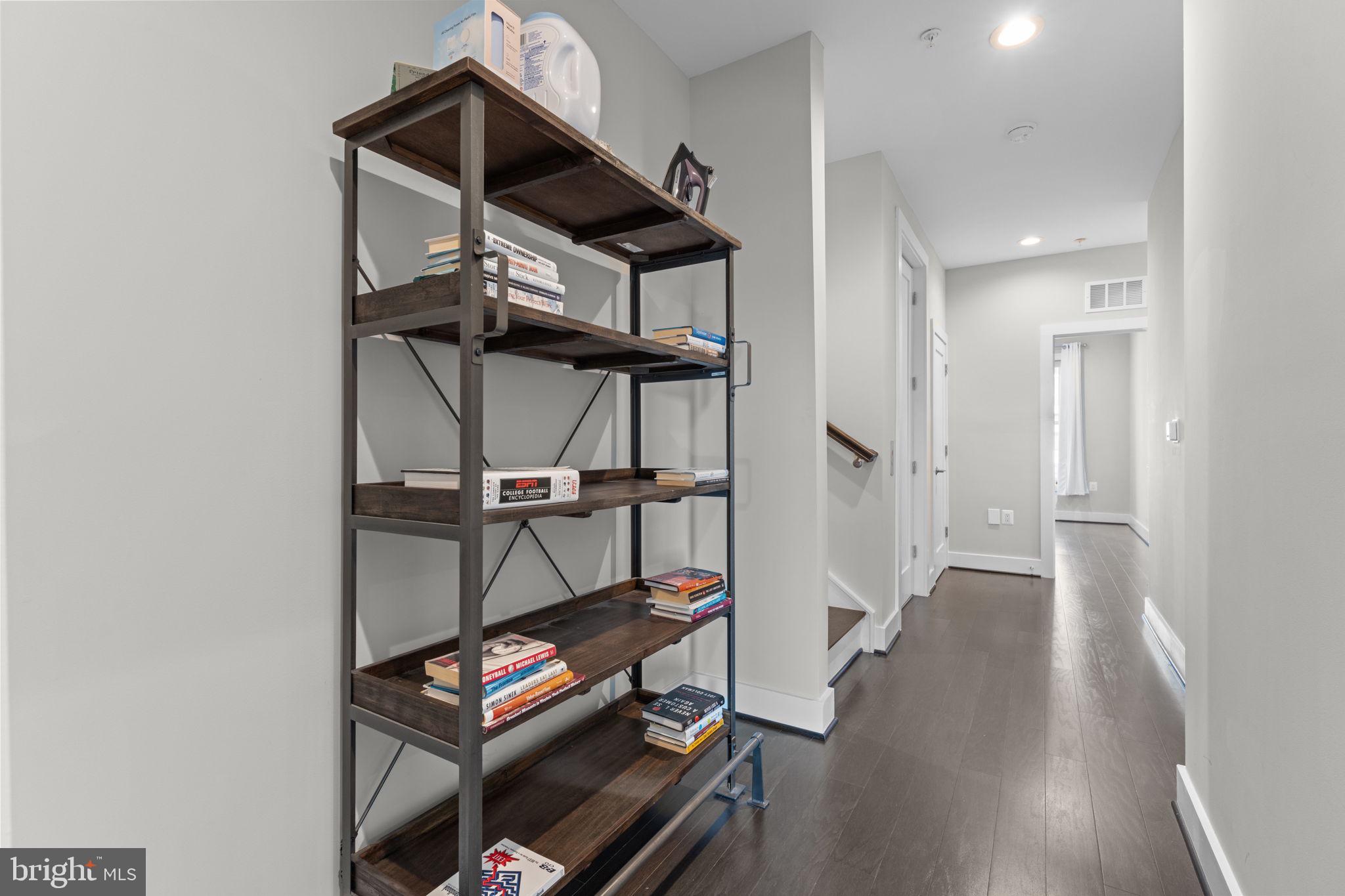 125 MARKET SQUARE NW 4