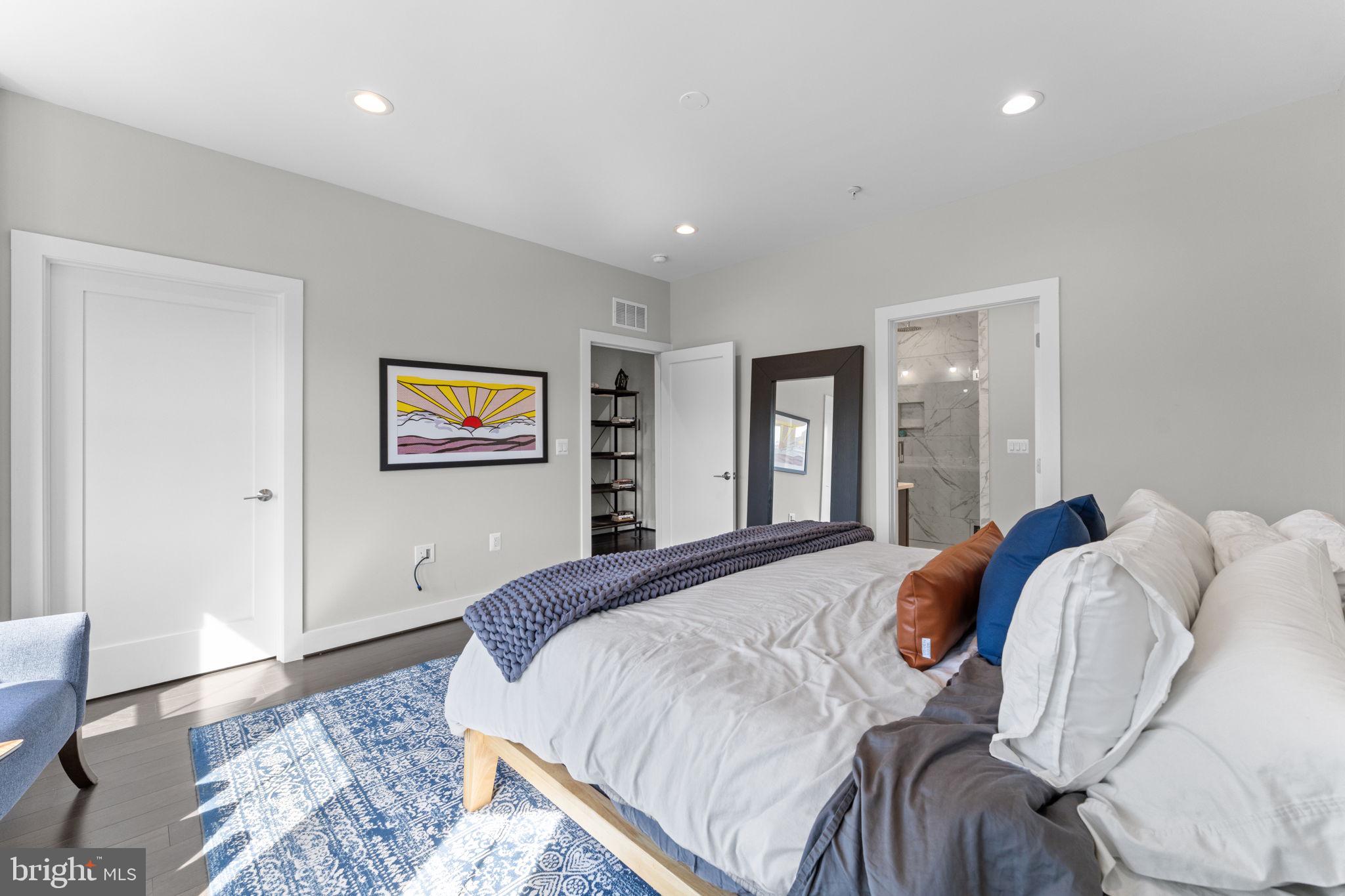 125 MARKET SQUARE NW 4