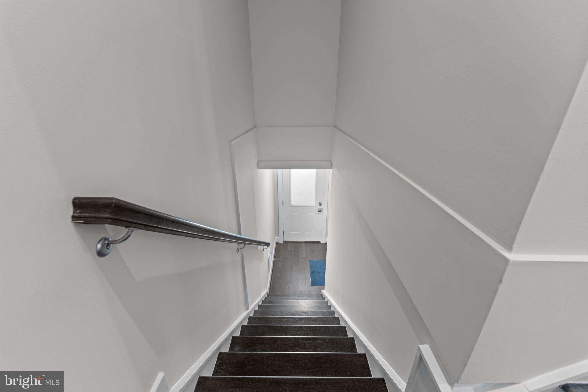 125 MARKET SQUARE NW 4