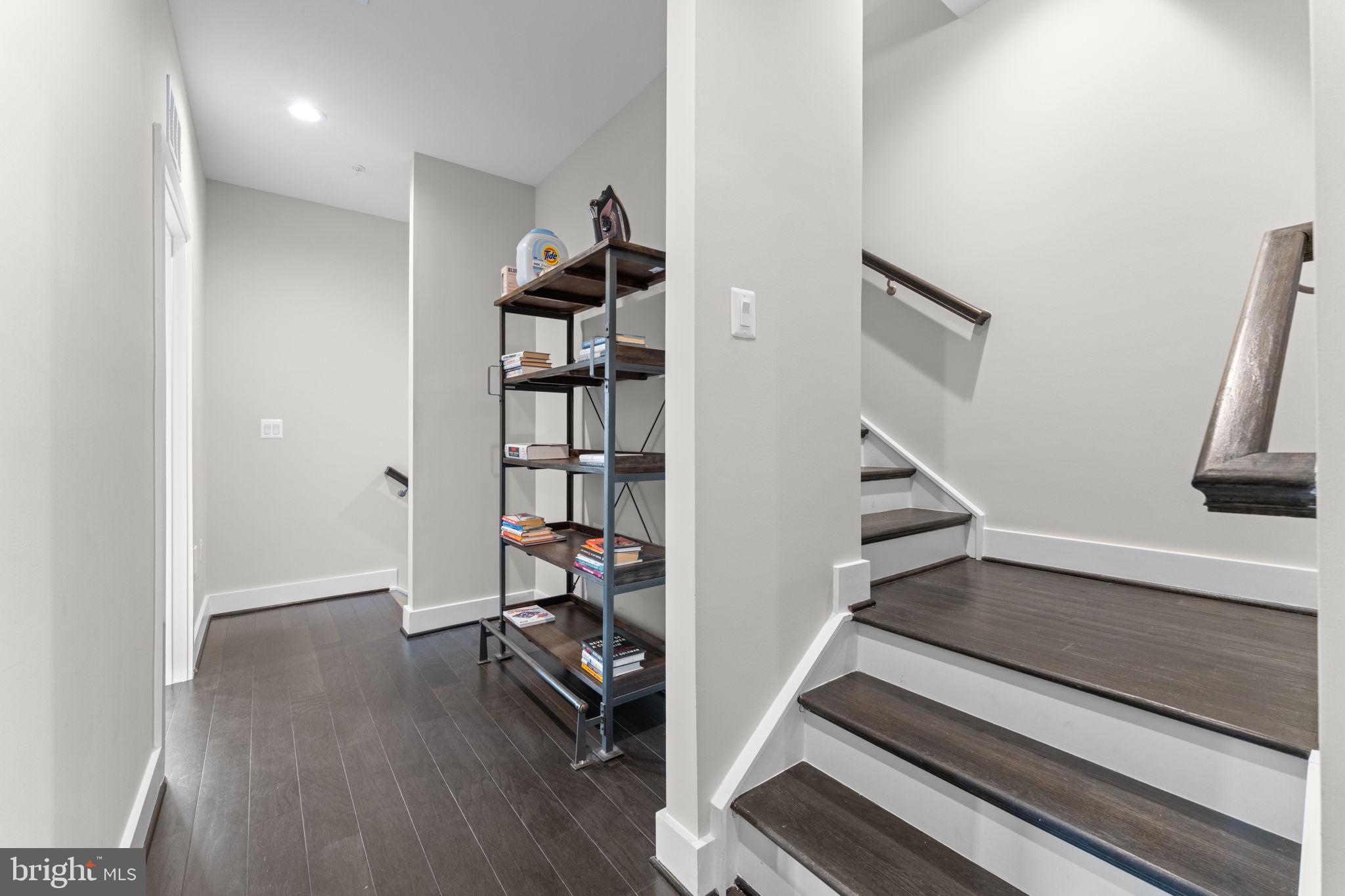 125 MARKET SQUARE NW 4