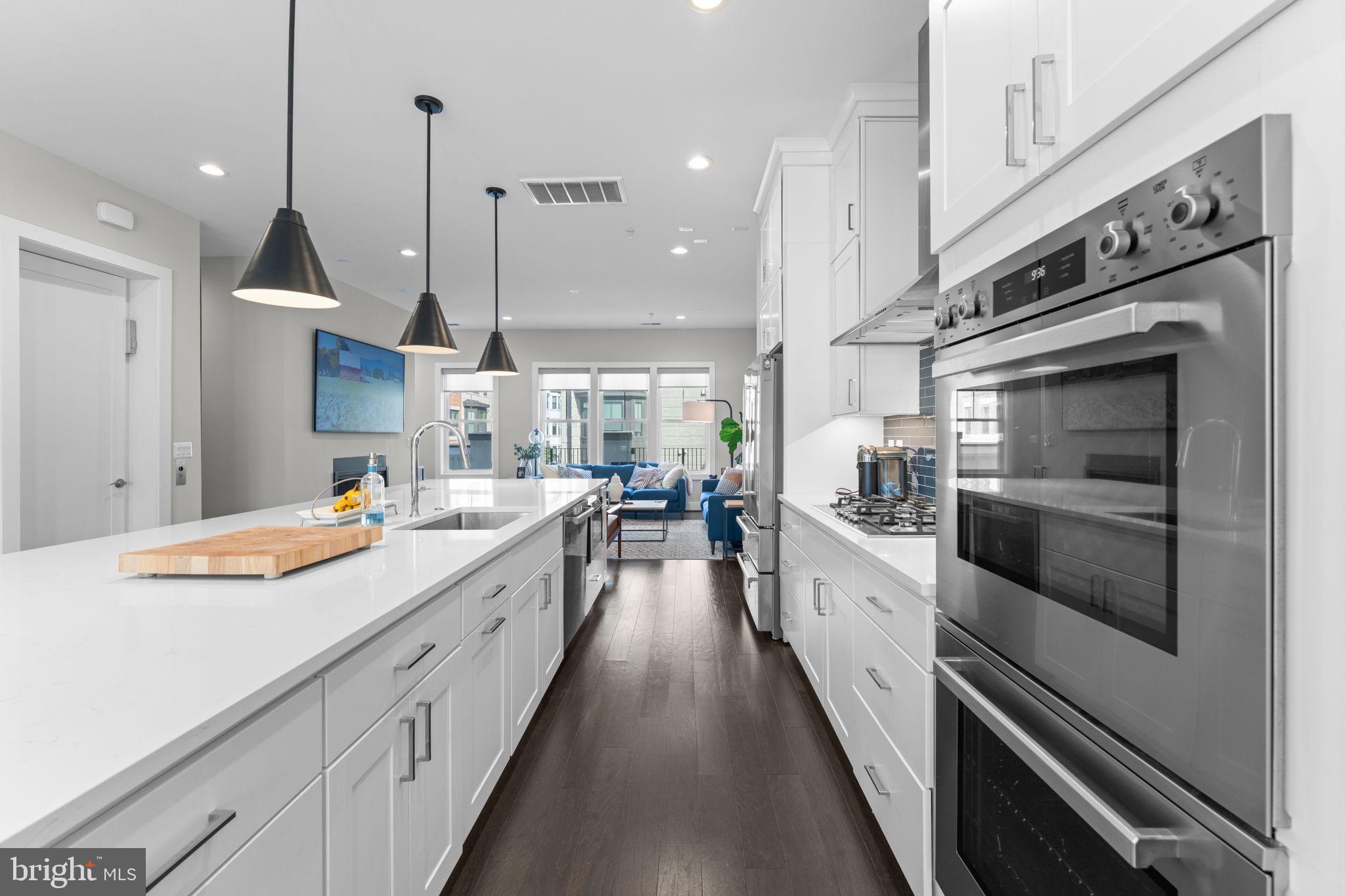 125 MARKET SQUARE NW 4