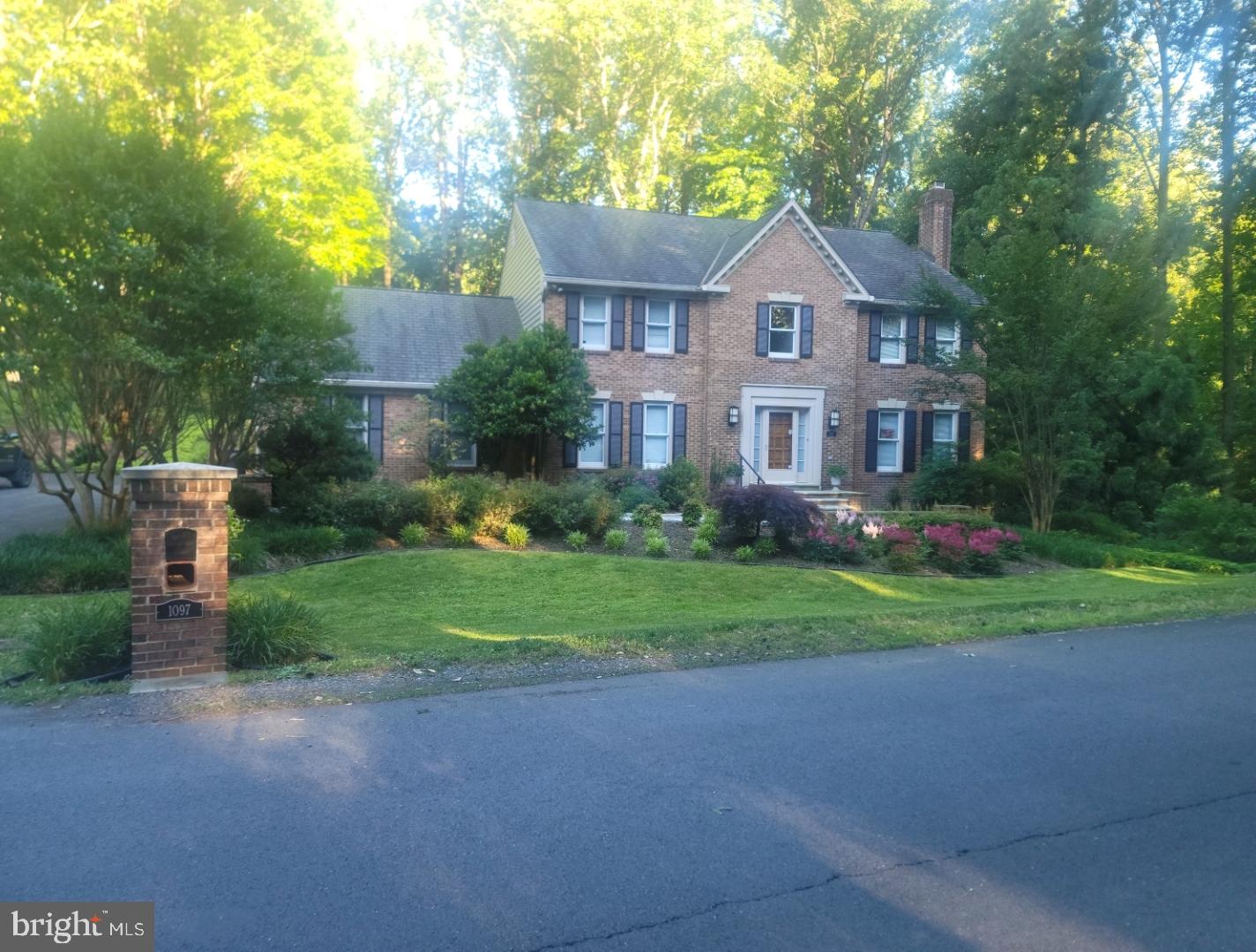 1097 OLD CEDAR ROAD