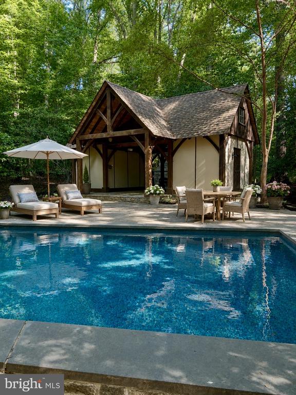7211 TWELVE OAKS DRIVE