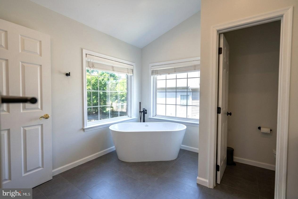 4658 HUMMINGBIRD LANE