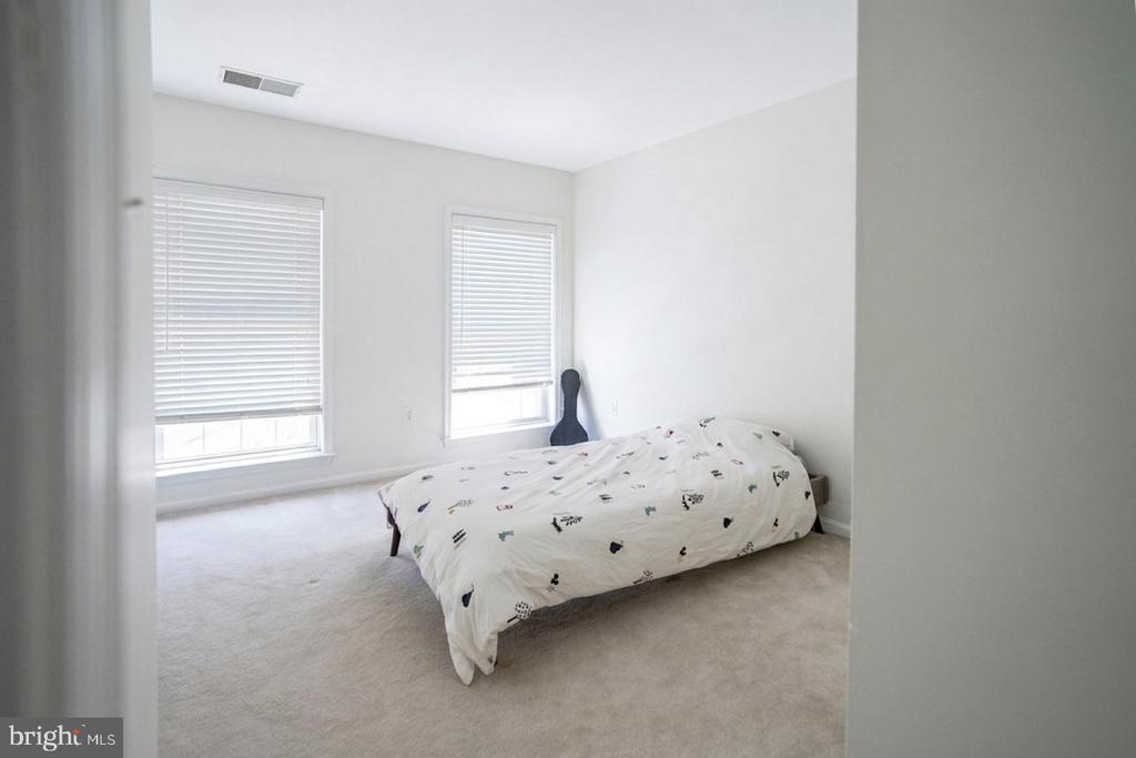 4658 HUMMINGBIRD LANE