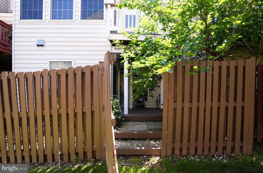 4658 HUMMINGBIRD LANE