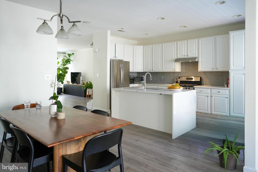 4658 HUMMINGBIRD LANE