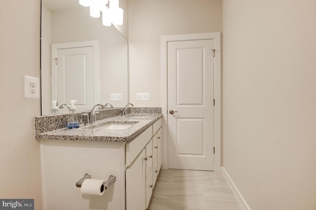 2127 GLACIER ROAD 86