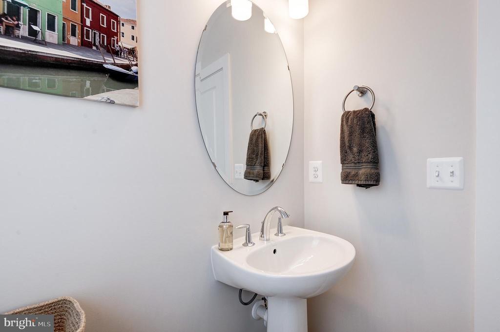 2127 GLACIER ROAD 86