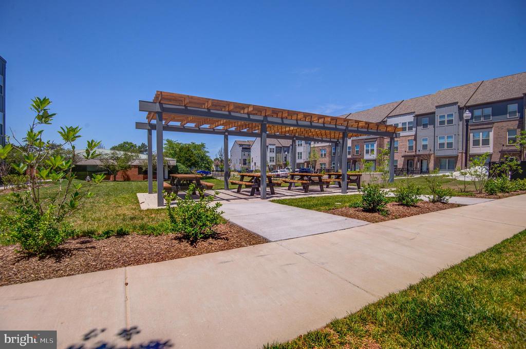 2127 GLACIER ROAD 86