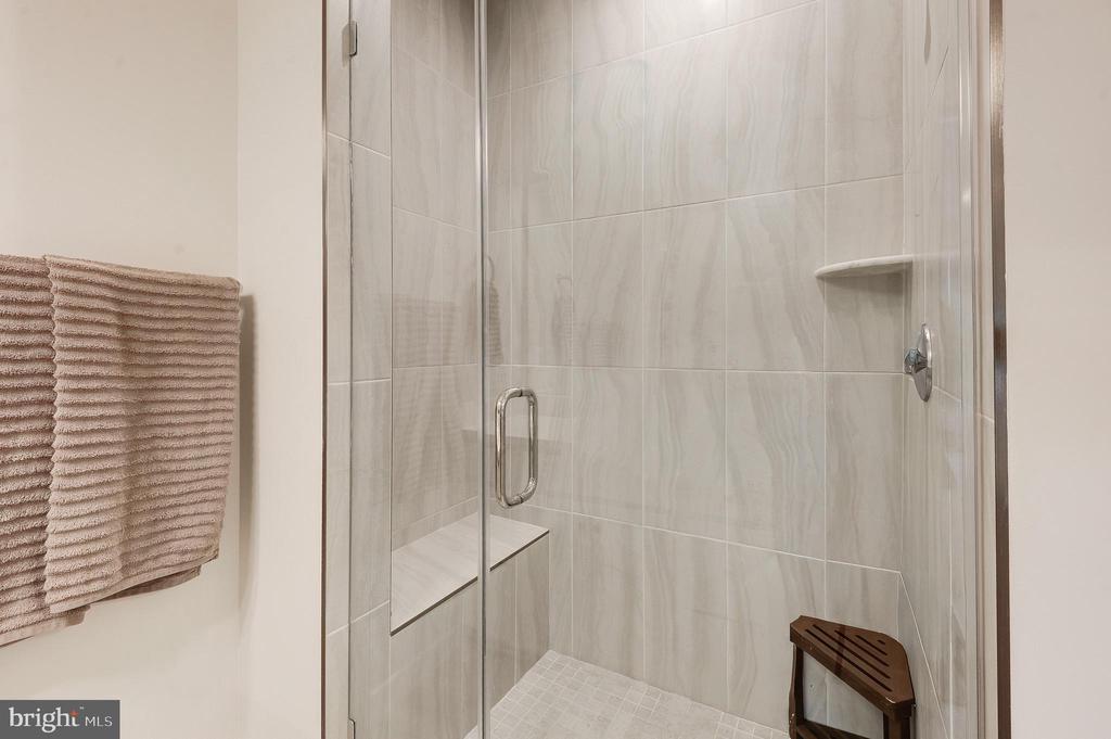 2127 GLACIER ROAD 86