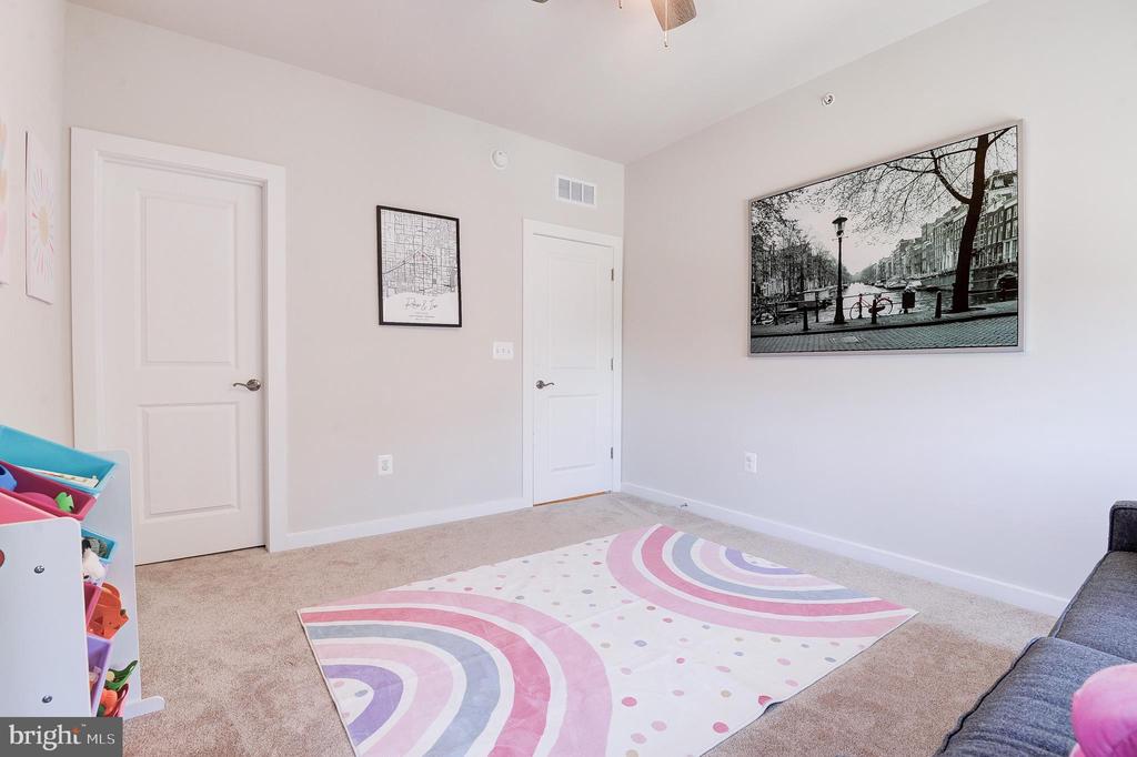 2127 GLACIER ROAD 86
