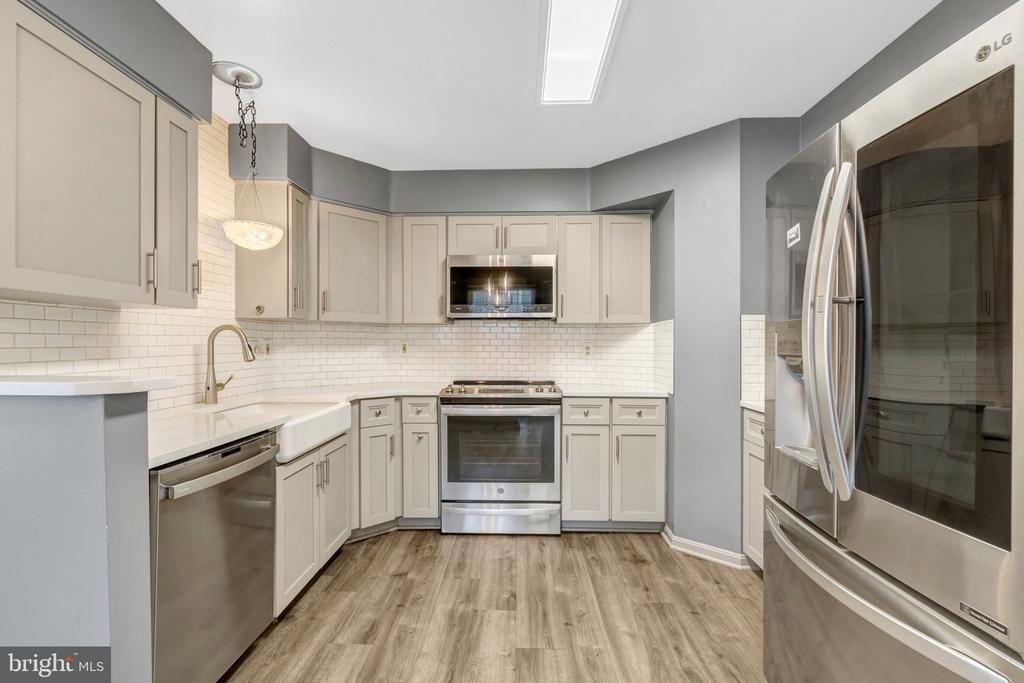 5632 WILLOUGHBY NEWTON DRIVE Unit: 13