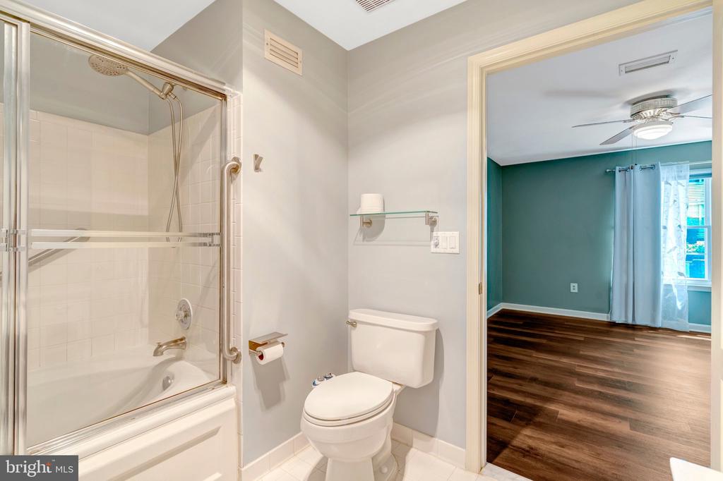 5632 WILLOUGHBY NEWTON DRIVE Unit: 13