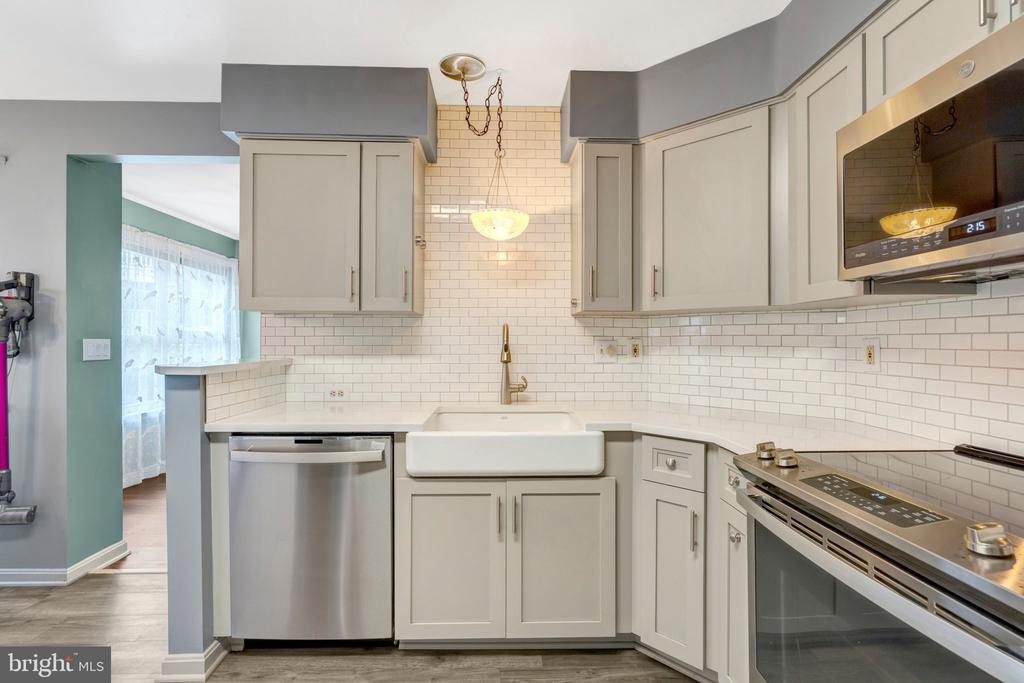 5632 WILLOUGHBY NEWTON DRIVE Unit: 13
