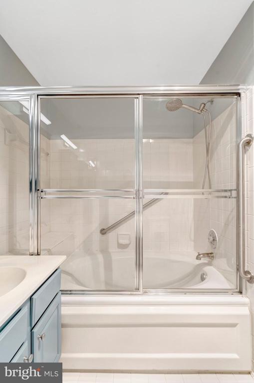 5632 WILLOUGHBY NEWTON DRIVE Unit: 13
