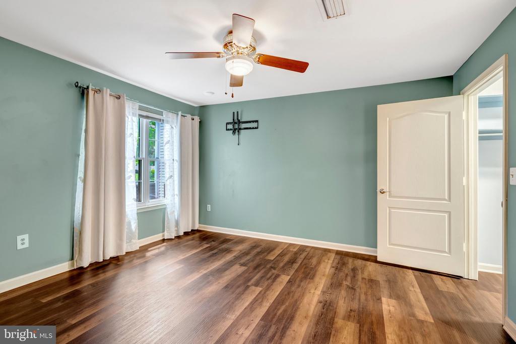 5632 WILLOUGHBY NEWTON DRIVE Unit: 13