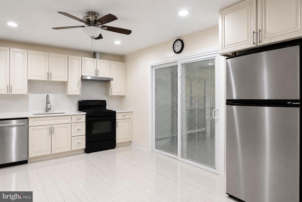 8418 STONE GATE DRIVE