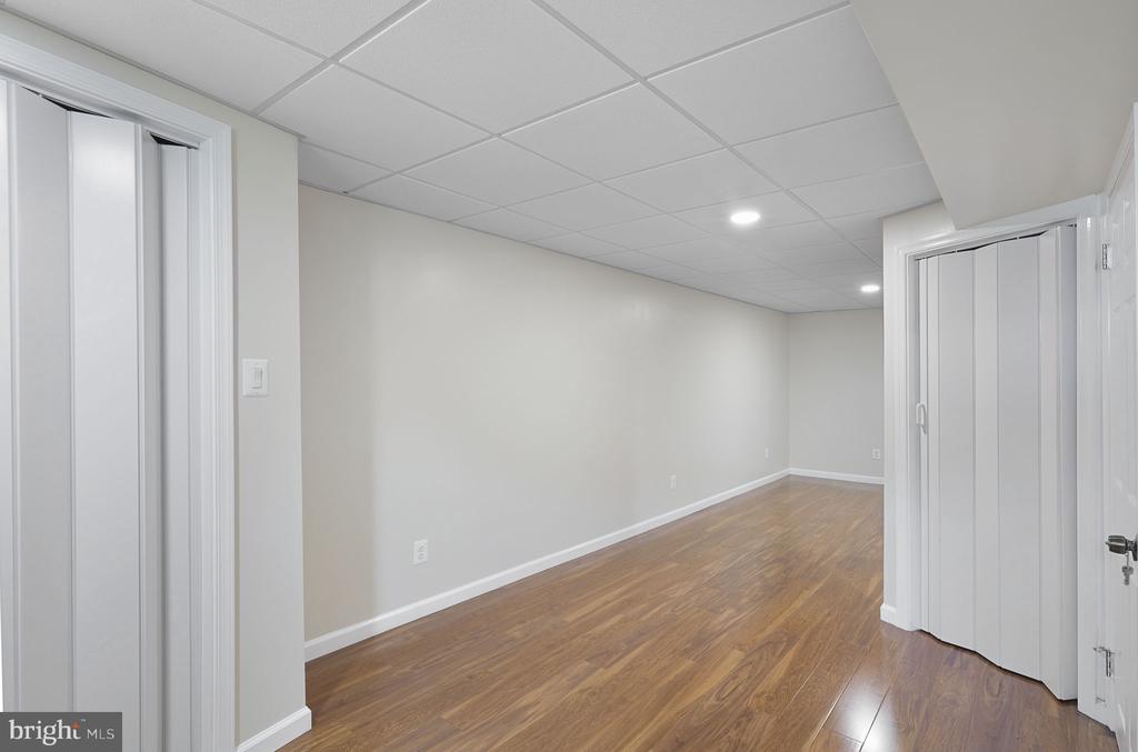 8418 STONE GATE DRIVE