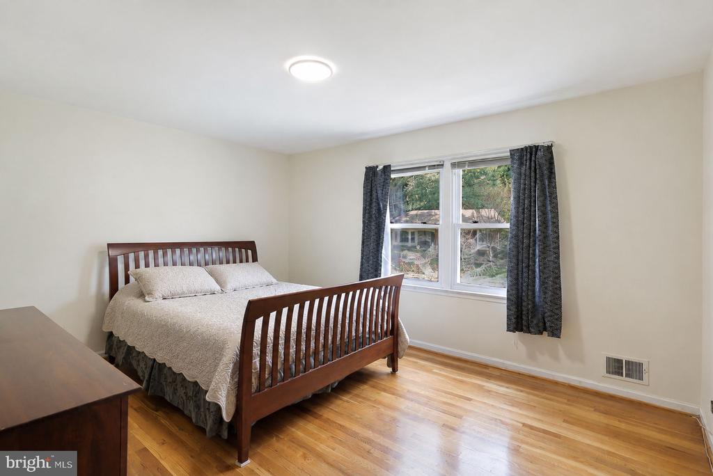 8418 STONE GATE DRIVE