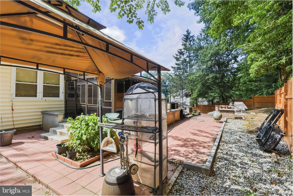 8418 STONE GATE DRIVE