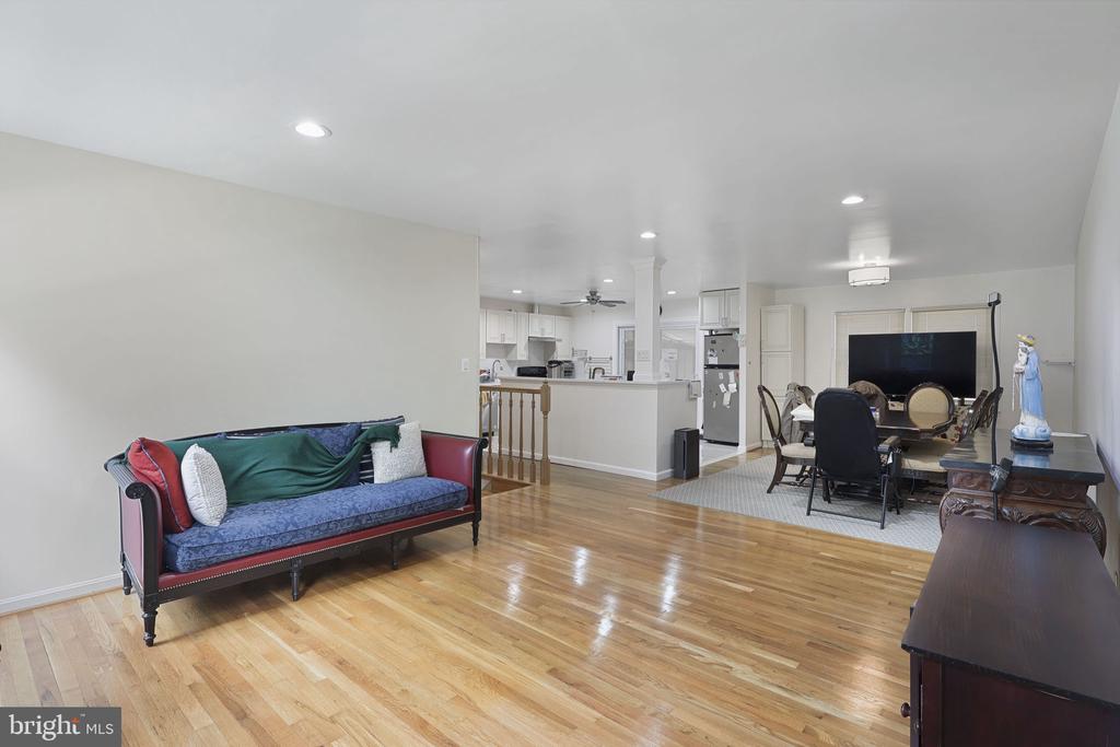 8418 STONE GATE DRIVE
