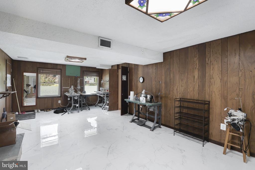 8418 STONE GATE DRIVE