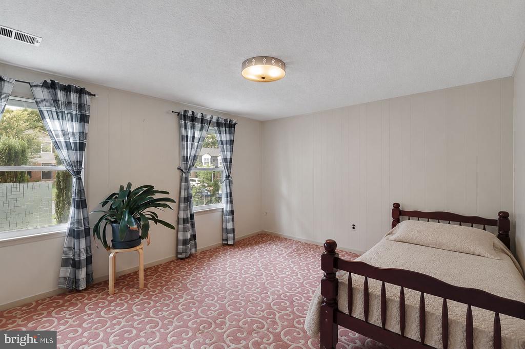 8418 STONE GATE DRIVE