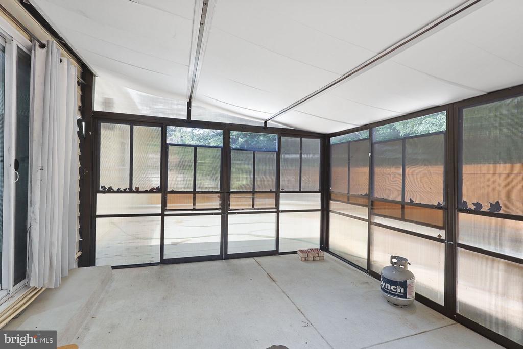 8418 STONE GATE DRIVE