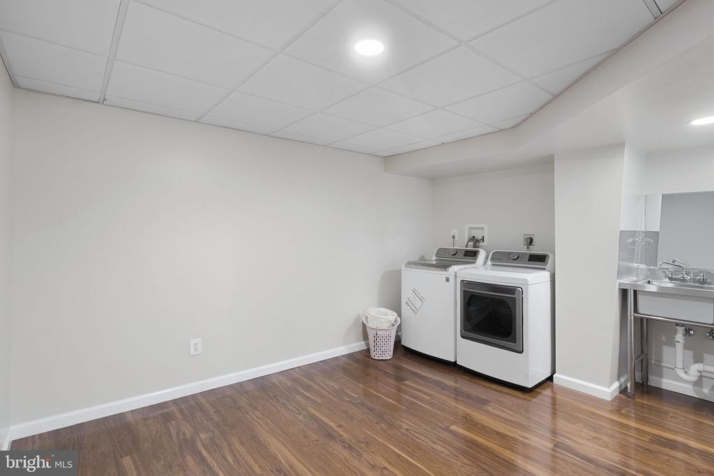 8418 STONE GATE DRIVE