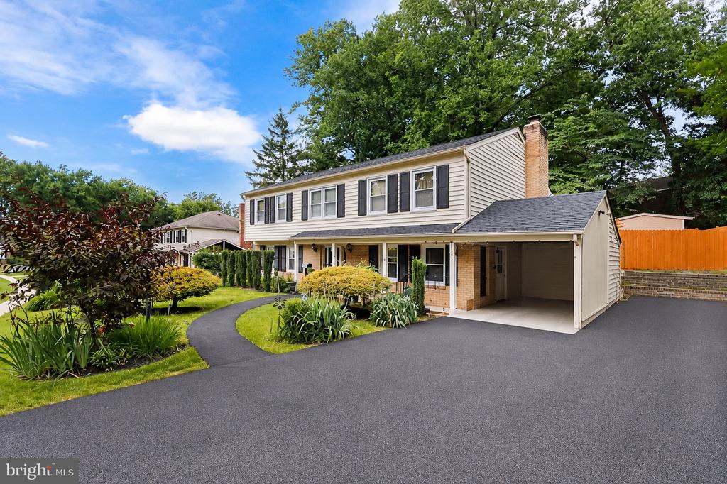 8418 STONE GATE DRIVE