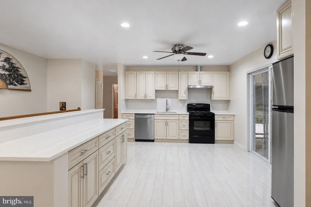 8418 STONE GATE DRIVE
