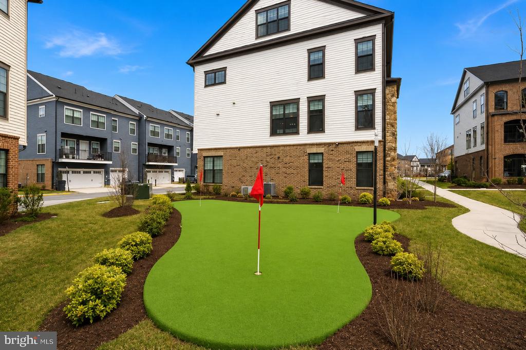 4432 FAIR LAKES COURT