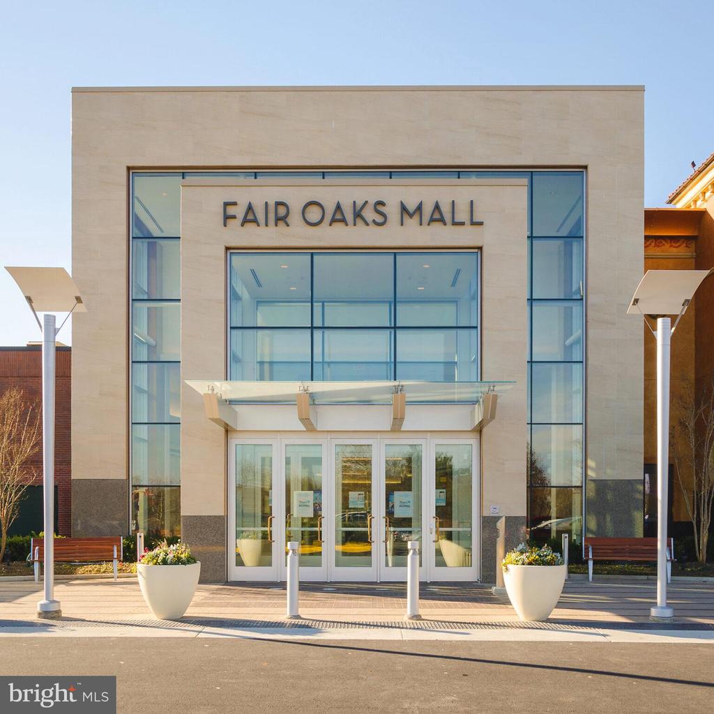 4432 FAIR LAKES COURT