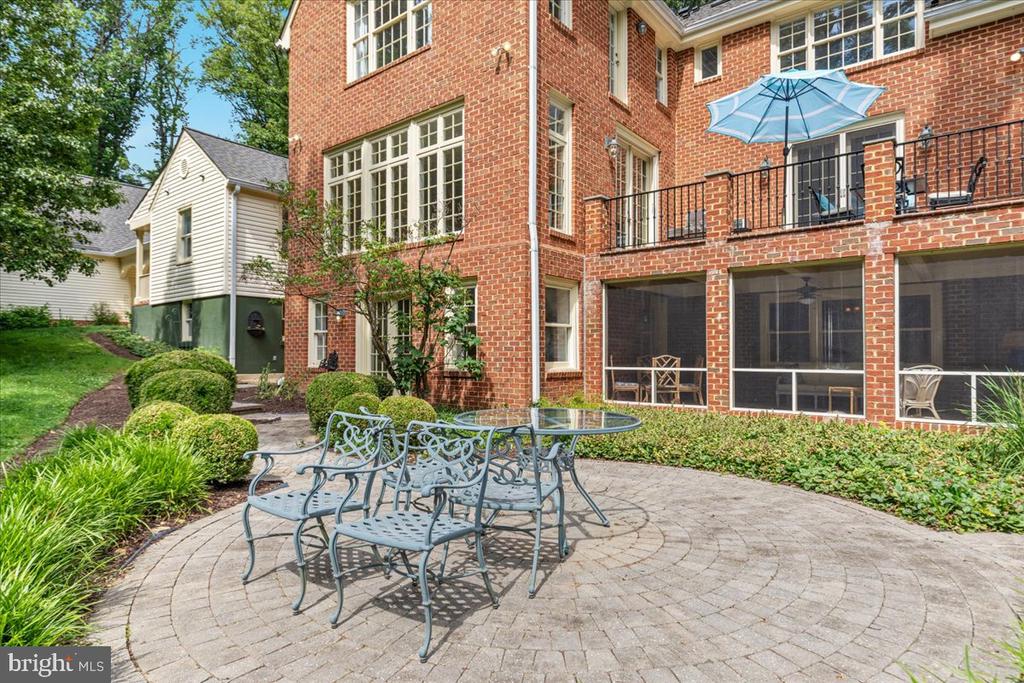 7131 WOODLAND DRIVE