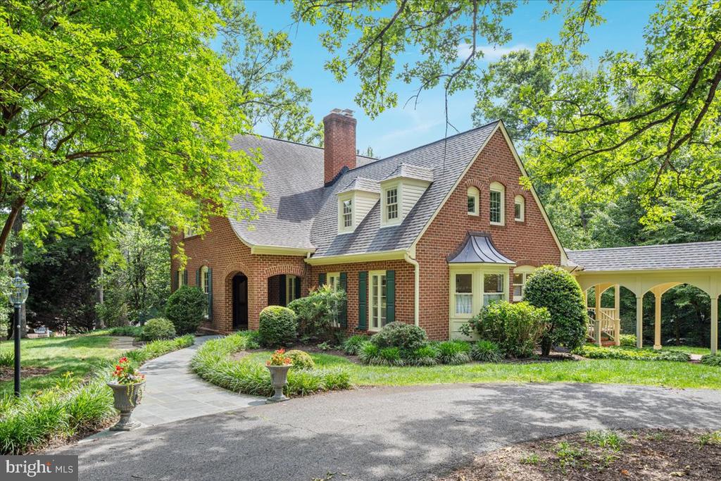 7131 WOODLAND DRIVE