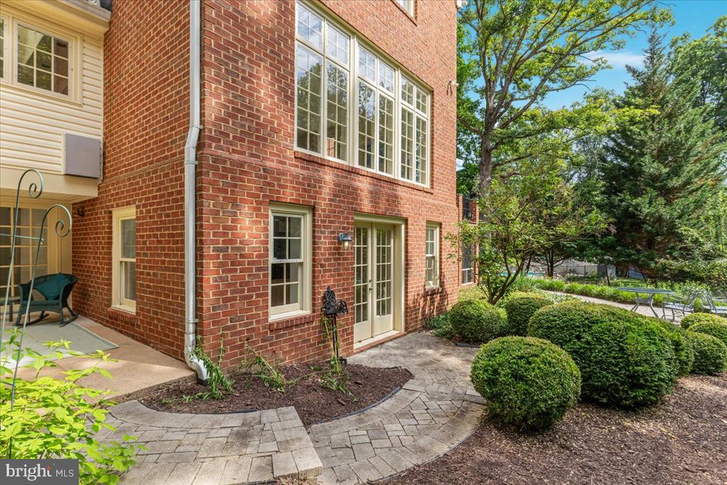 7131 WOODLAND DRIVE