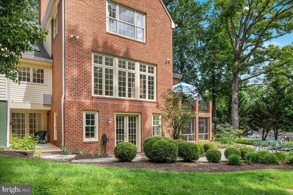 7131 WOODLAND DRIVE
