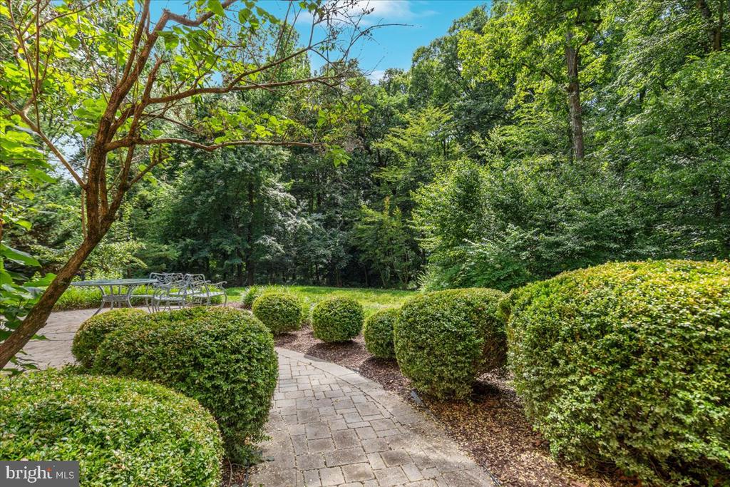 7131 WOODLAND DRIVE