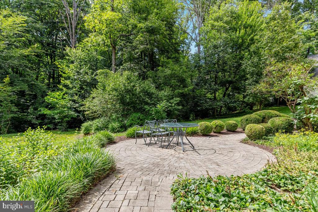 7131 WOODLAND DRIVE