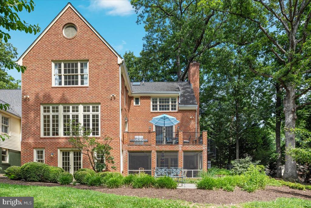 7131 WOODLAND DRIVE